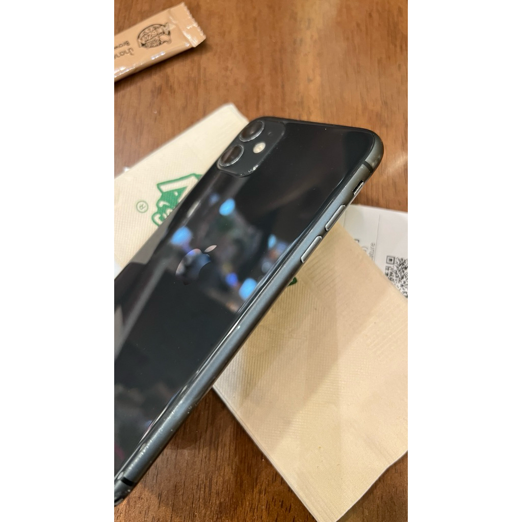 iPhone  11    128g    4,900  ตำหนิ