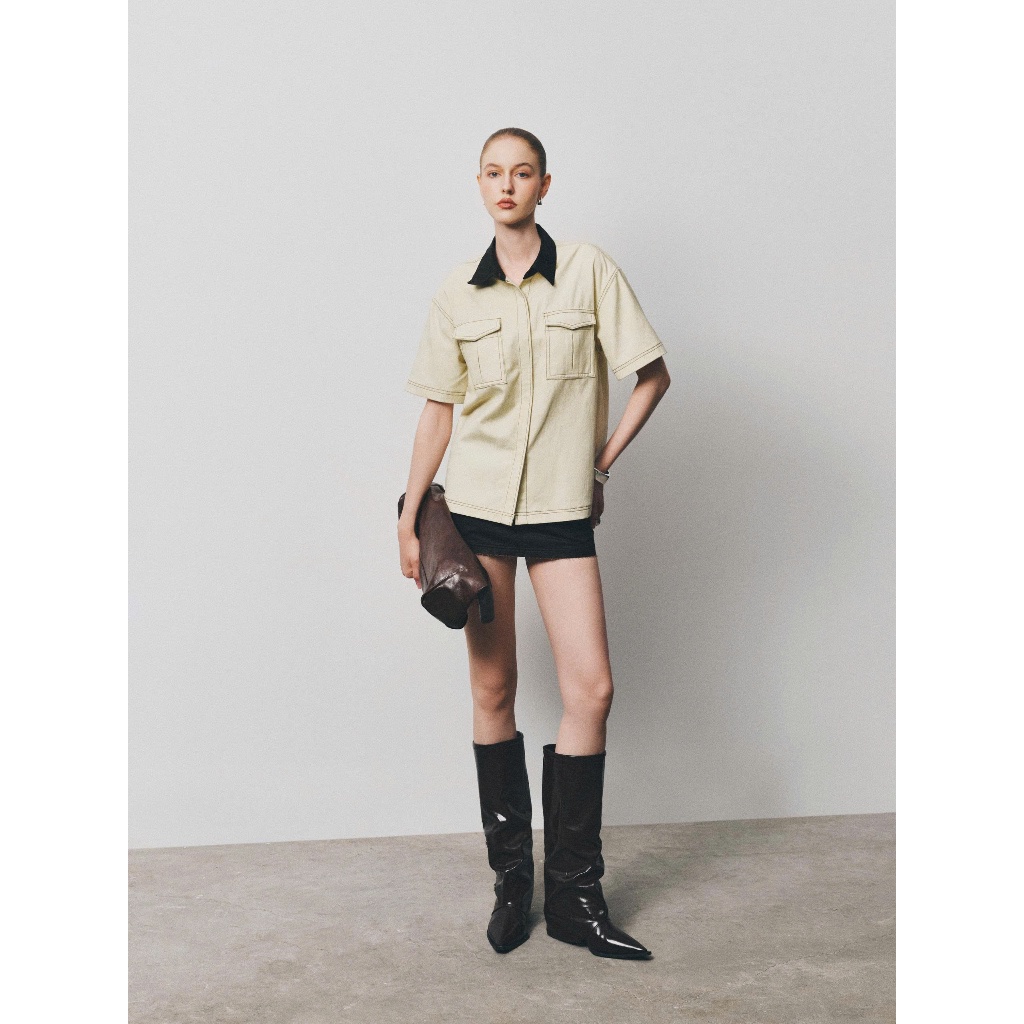 [HOT DEAL 50%] เสื้อเชิ้ตแขนสั้นผู้หญิงคอปกสีตัดกัน Basic Form Elegant - RIRA SHIRT - Y1SW250901